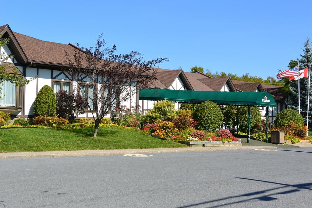 Mcintosh Country Inn & Conference Centre Morrisburg Exterior foto