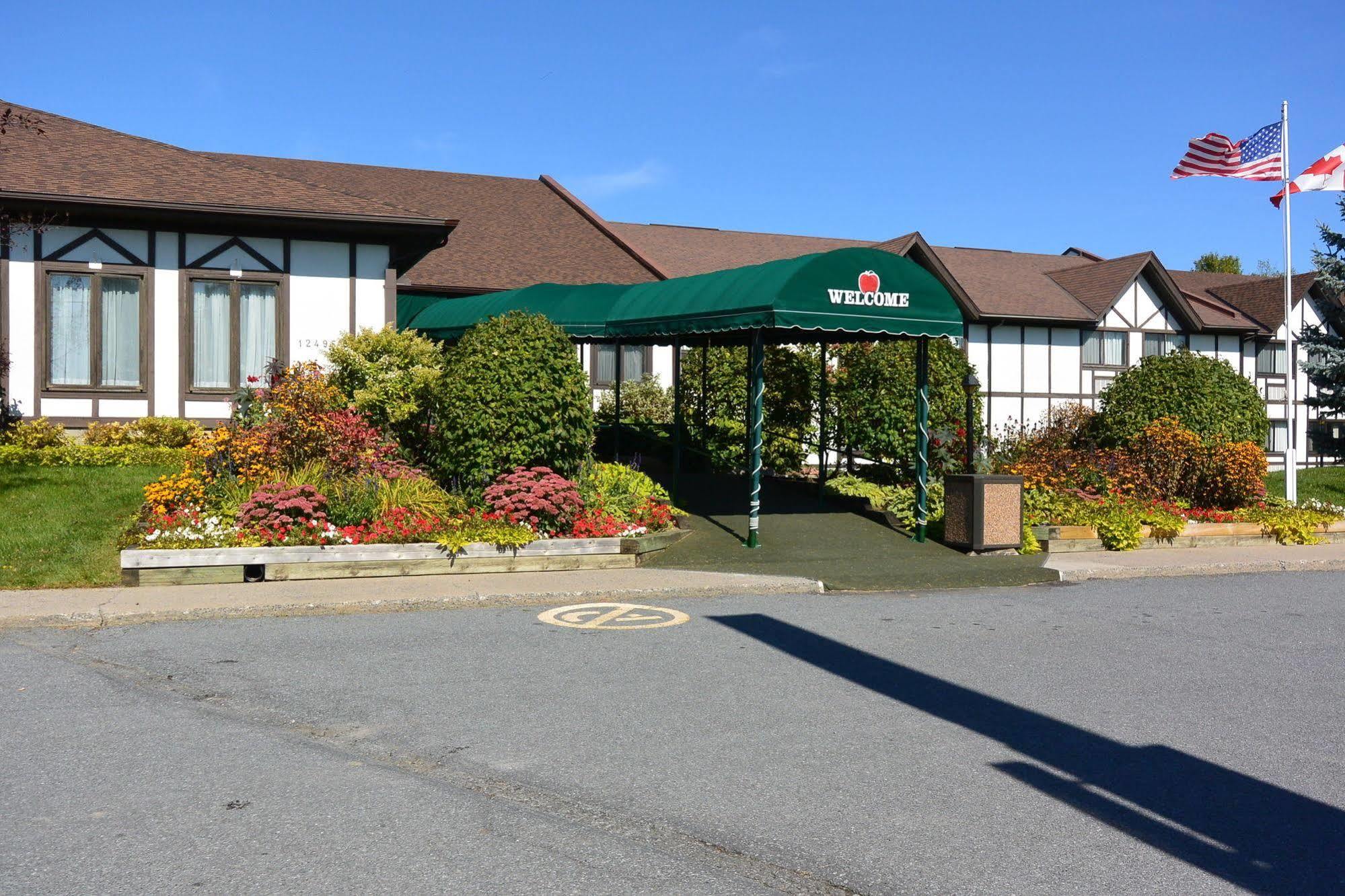 Mcintosh Country Inn & Conference Centre Morrisburg Exterior foto
