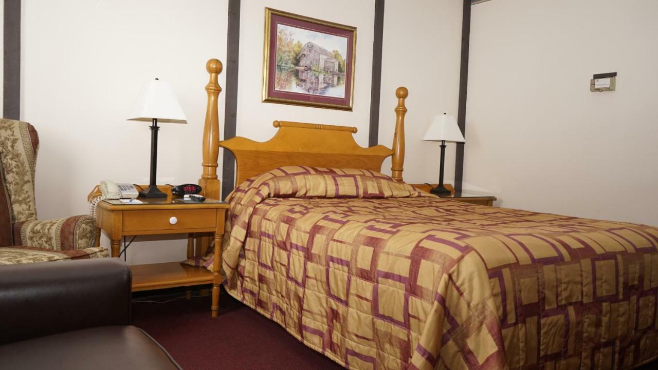Mcintosh Country Inn & Conference Centre Morrisburg Exterior foto